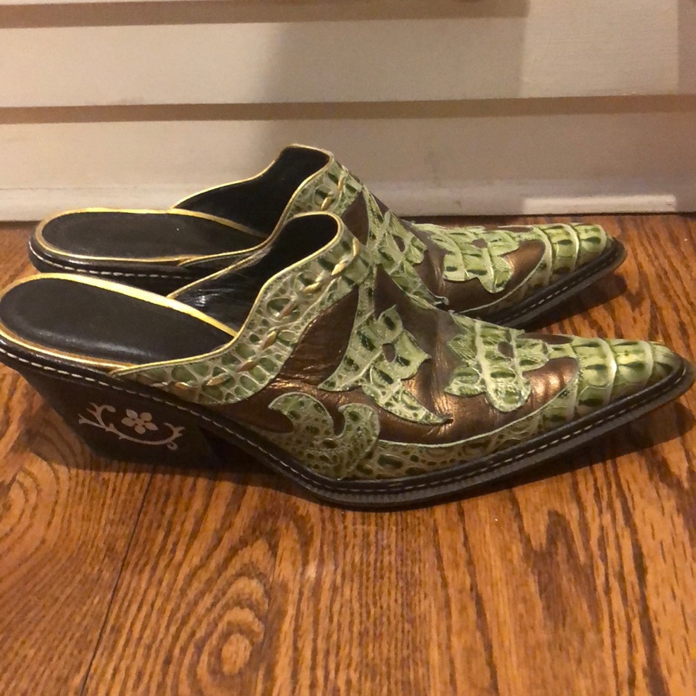 Donald Pliner Mule Shoes